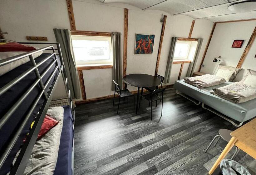 带共用浴室的标准房间, Billund Bnb