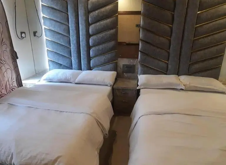 スタンダード４人部屋, Roshan Residency Matheran