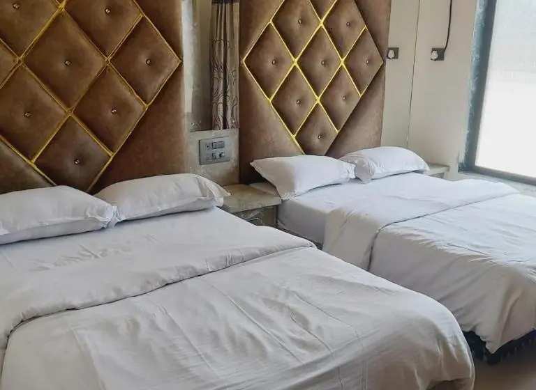 スタンダード４人部屋, Roshan Residency Matheran