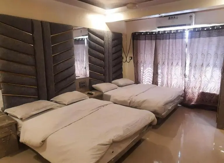 スタンダード４人部屋, Roshan Residency Matheran