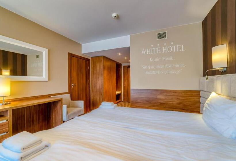 带观景的豪华间, White