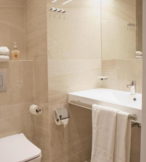 デラックスルーム, White