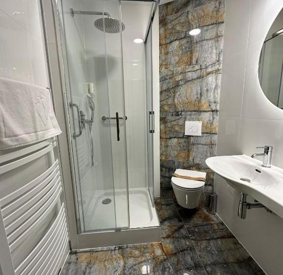 اتاق لوکس, Kresowianka