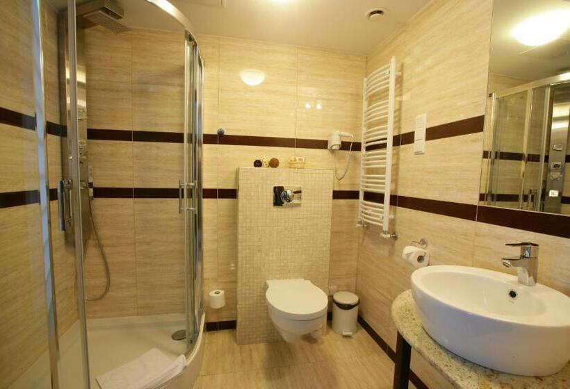 חדר סטנדרט לשלושה, Atena Wedding, Business & Spa