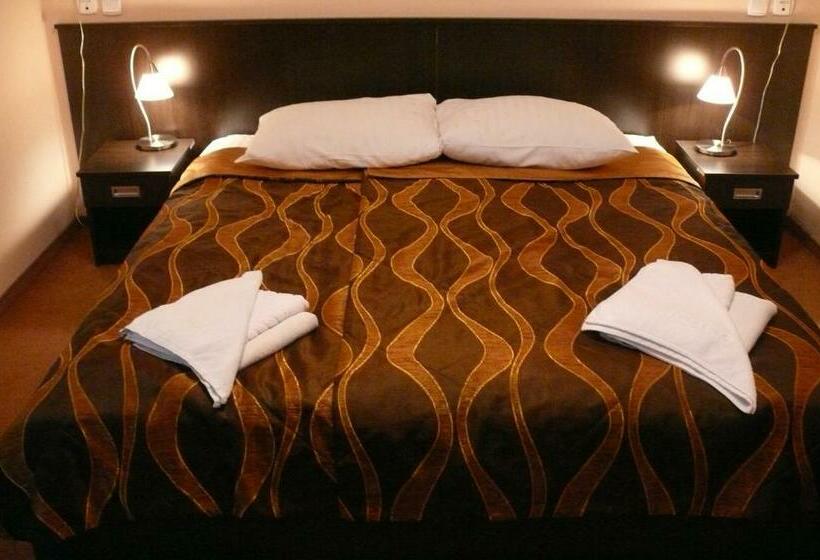 חדר סטודיו סטנדרד, Stal