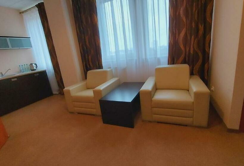 חדר סטודיו סטנדרד, Stal