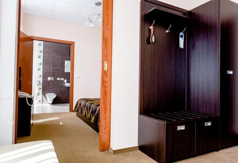 חדר סטודיו סטנדרד, Stal