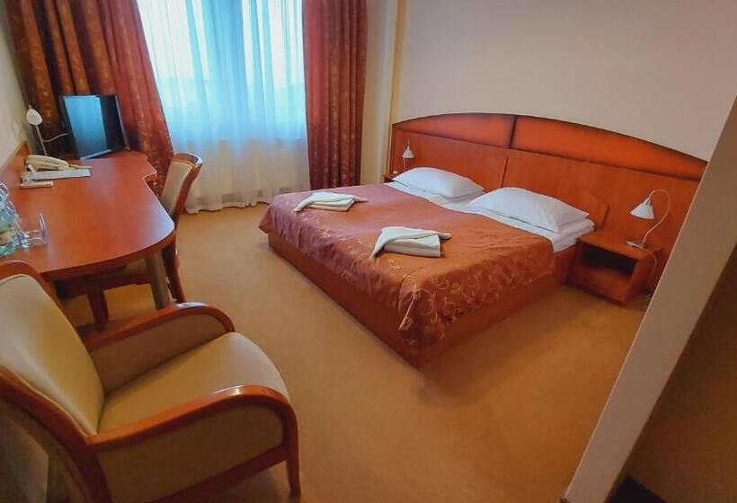 חדר דלוקס, Stal