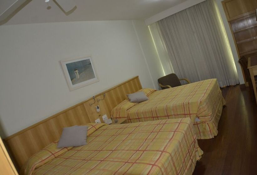 غرفة ديلوكس ثلاثية, Constantino Hotel E Eventos