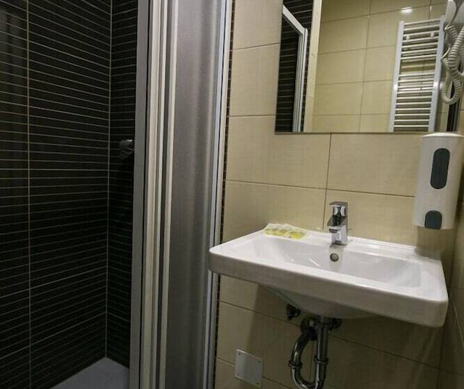 غرفة قياسية, Hostel Moving