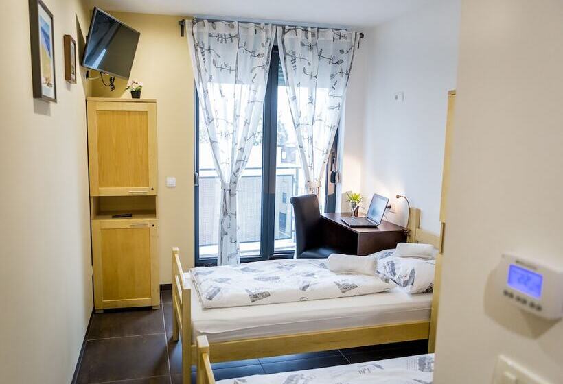 غرفة قياسية, Hostel Moving