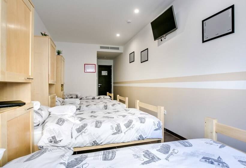 4인용 스탠다드 룸, Hostel Moving