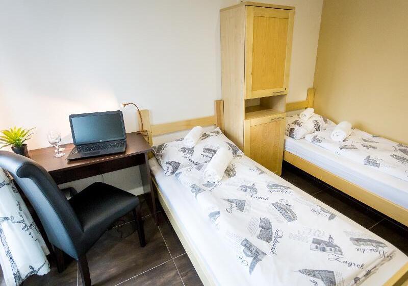 غرفة قياسية, Hostel Moving