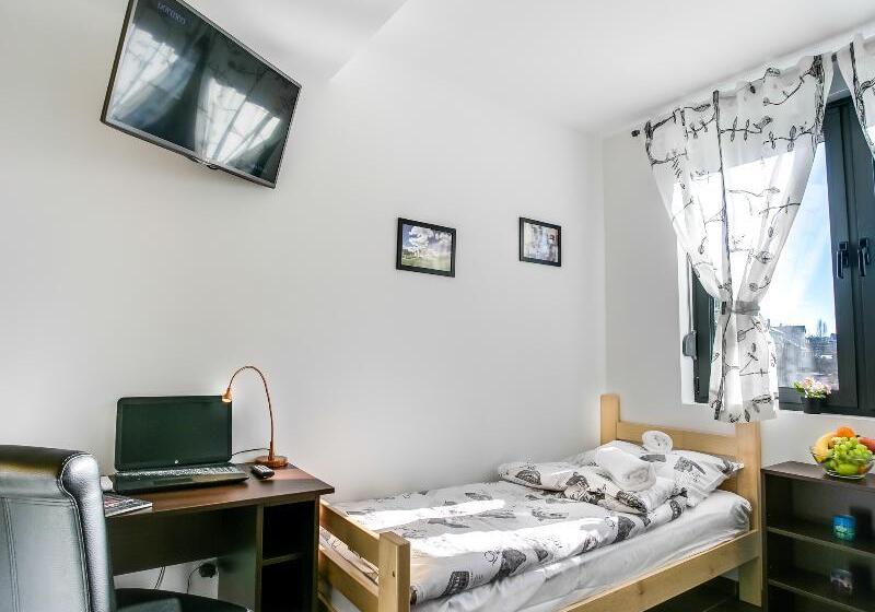 غرفة قياسية, Hostel Moving