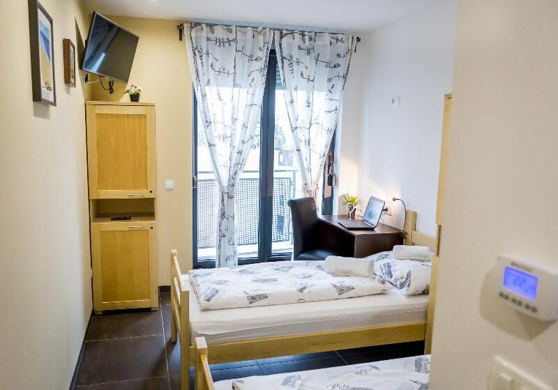 غرفة قياسية, Hostel Moving