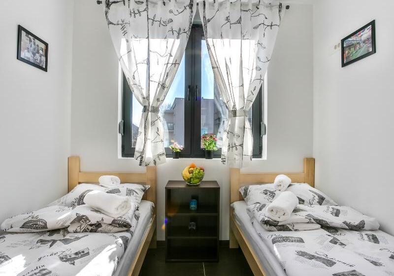 غرفة قياسية, Hostel Moving