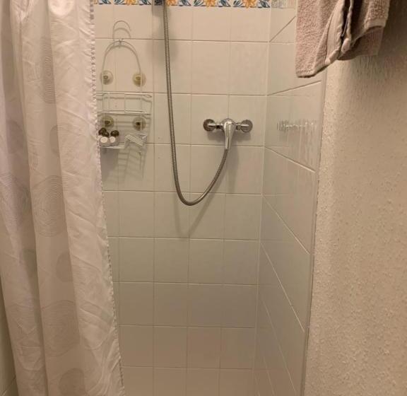 غرفة عائلية, Alondra