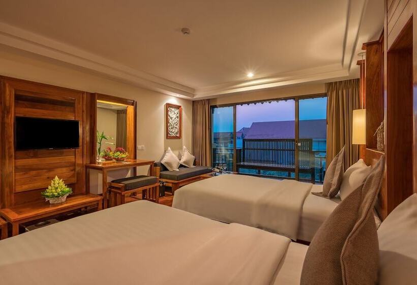 اتاق خانوادگی تودرتو, Angkor Miracle Reflection Club