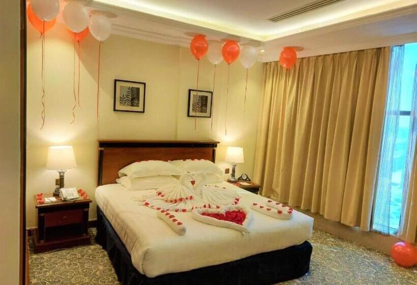 جناح جونيور, Crown Tower