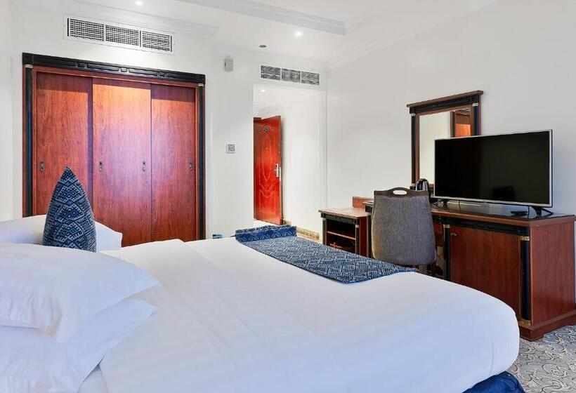 غرفة قياسية مطلّة علي البحر, Crown Tower