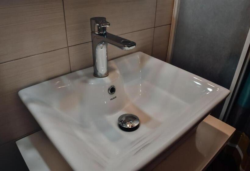 家庭间, Eleonora αnissaras