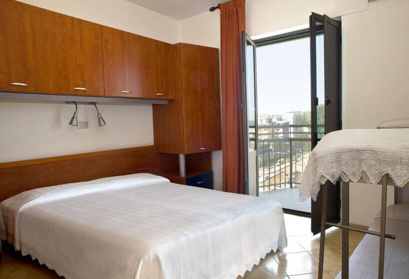 Standard Triple Room, Frank