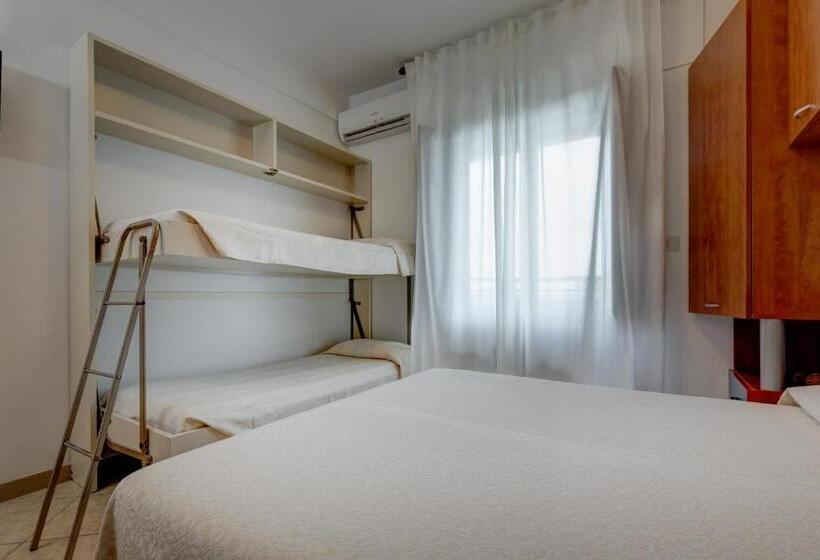 Standard Triple Room, Frank