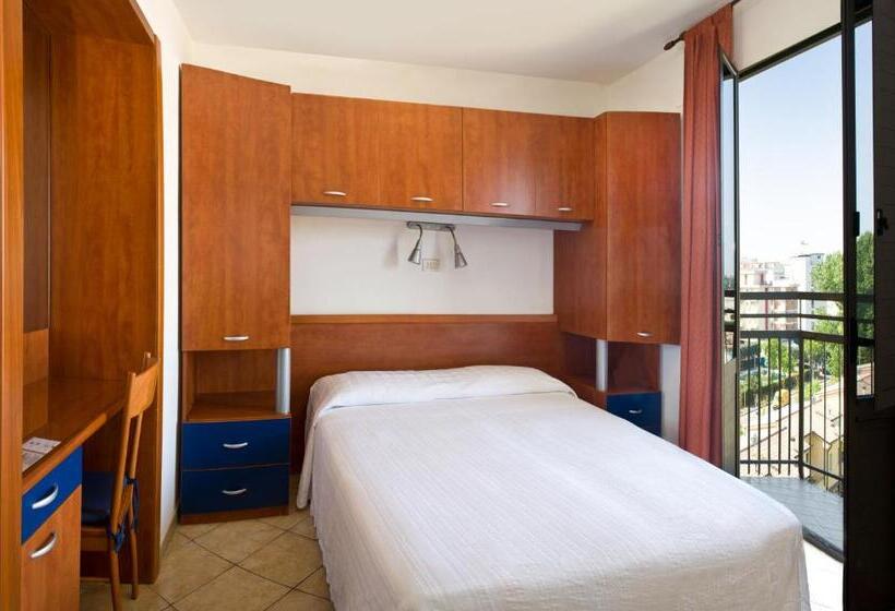 Standard Room, Frank
