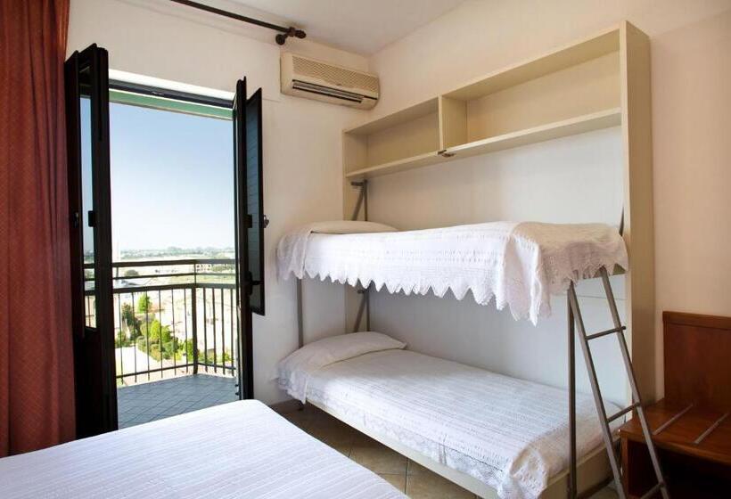 Economy Family Suite, Frank