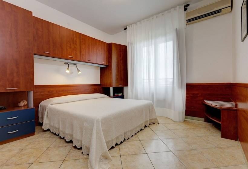 Standard Triple Room, Frank