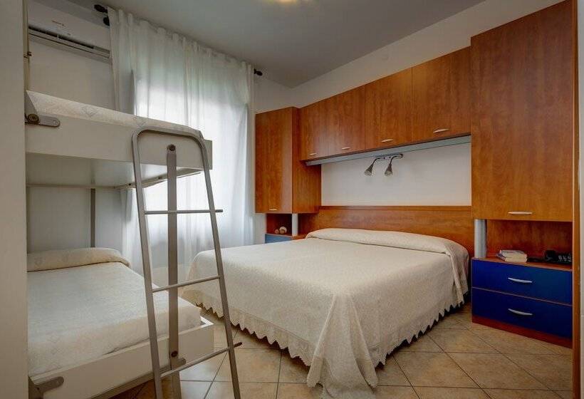 Economy Family Suite, Frank