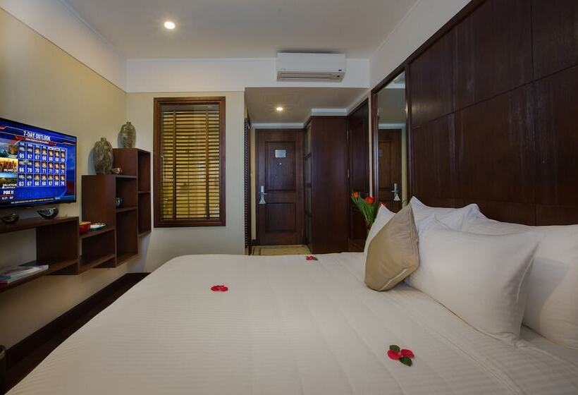 اتاق خانوادگی تودرتو, La Siesta Classic Ma May