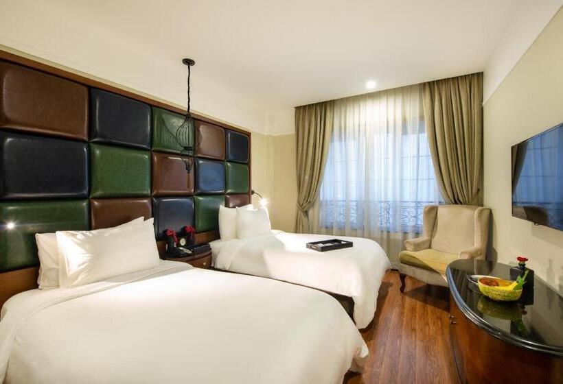سوییت خانوادگی, La Siesta Classic Ma May