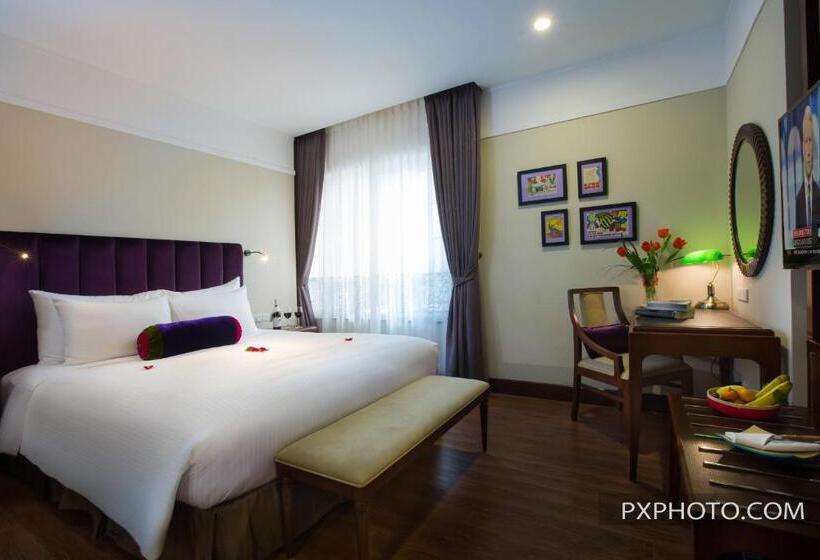اتاق لوکس سه تخته, La Siesta Classic Ma May