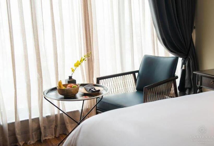اتاق اجرایی, La Siesta Classic Ma May