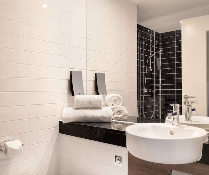 חדר סטנדרט, Holiday Inn Express   Marseille Airport, An Ihg