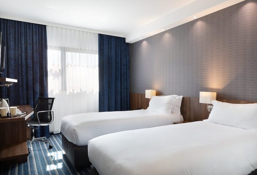 اتاق استاندارد, Holiday Inn Express   Marseille Airport, An Ihg