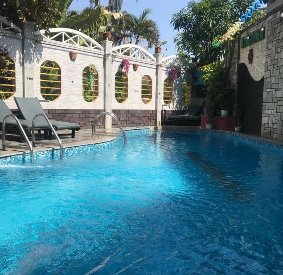 اتاق استاندارد چهارنفره با بالکن, Hong Thien 1