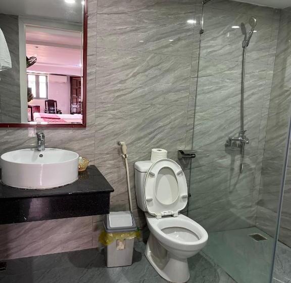 اتاق استاندارد چهارنفره با بالکن, Hong Thien 1