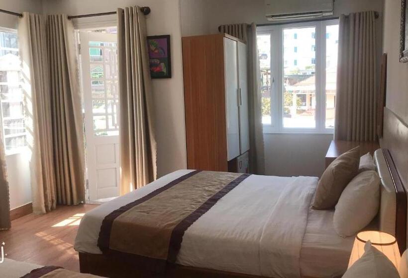 اتاق استاندارد سه نفره, Hong Thien 1