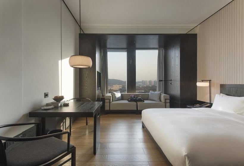 Номер Клуб, Hyatt Regency Wuhan Optics Valley