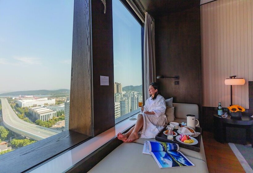 Люкс, Hyatt Regency Wuhan Optics Valley