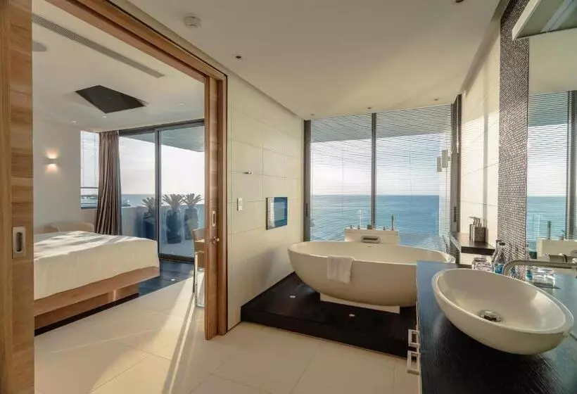 3 Bedroom Villa with Pool