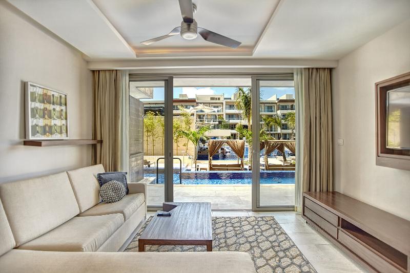 Люкс Повышенной Комфортности, Royalton Riviera Cancun, An Autograph Collection - All Inclusive Resort & Casino