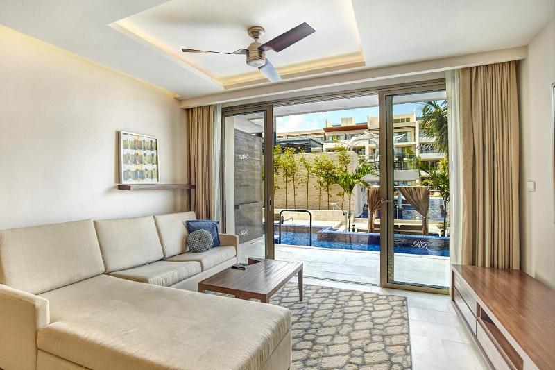 Люкс Повышенной Комфортности, Royalton Riviera Cancun, An Autograph Collection - All Inclusive Resort & Casino