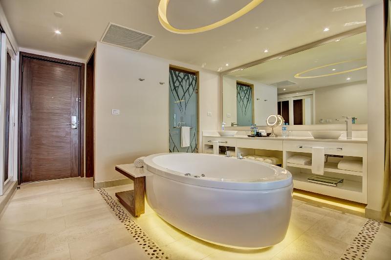 Полулюкс Deluxe Вид на Море, Royalton Riviera Cancun, An Autograph Collection - All Inclusive Resort & Casino