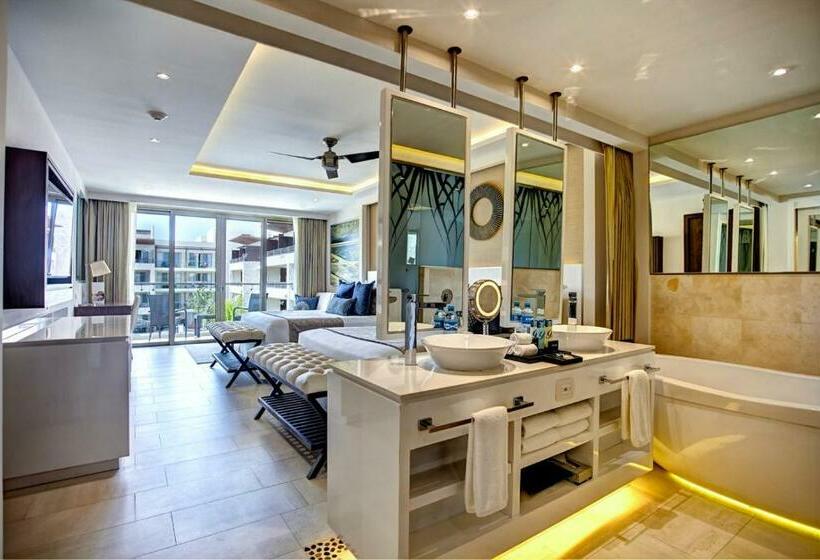 Клубный полулюкс с видом на море, Royalton Riviera Cancun, An Autograph Collection - All Inclusive Resort & Casino