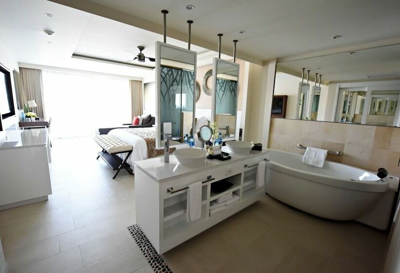 Полулюкс Deluxe Вид на Море, Royalton Riviera Cancun, An Autograph Collection - All Inclusive Resort & Casino