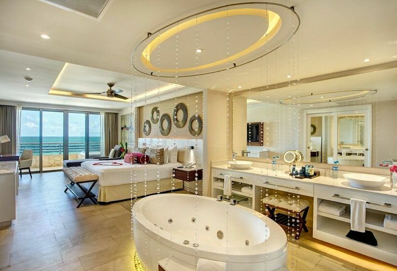 Полулюкс Повышенной Комфортности, Royalton Riviera Cancun, An Autograph Collection - All Inclusive Resort & Casino