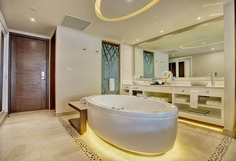 Люкс Повышенной Комфортности, Royalton Riviera Cancun, An Autograph Collection - All Inclusive Resort & Casino